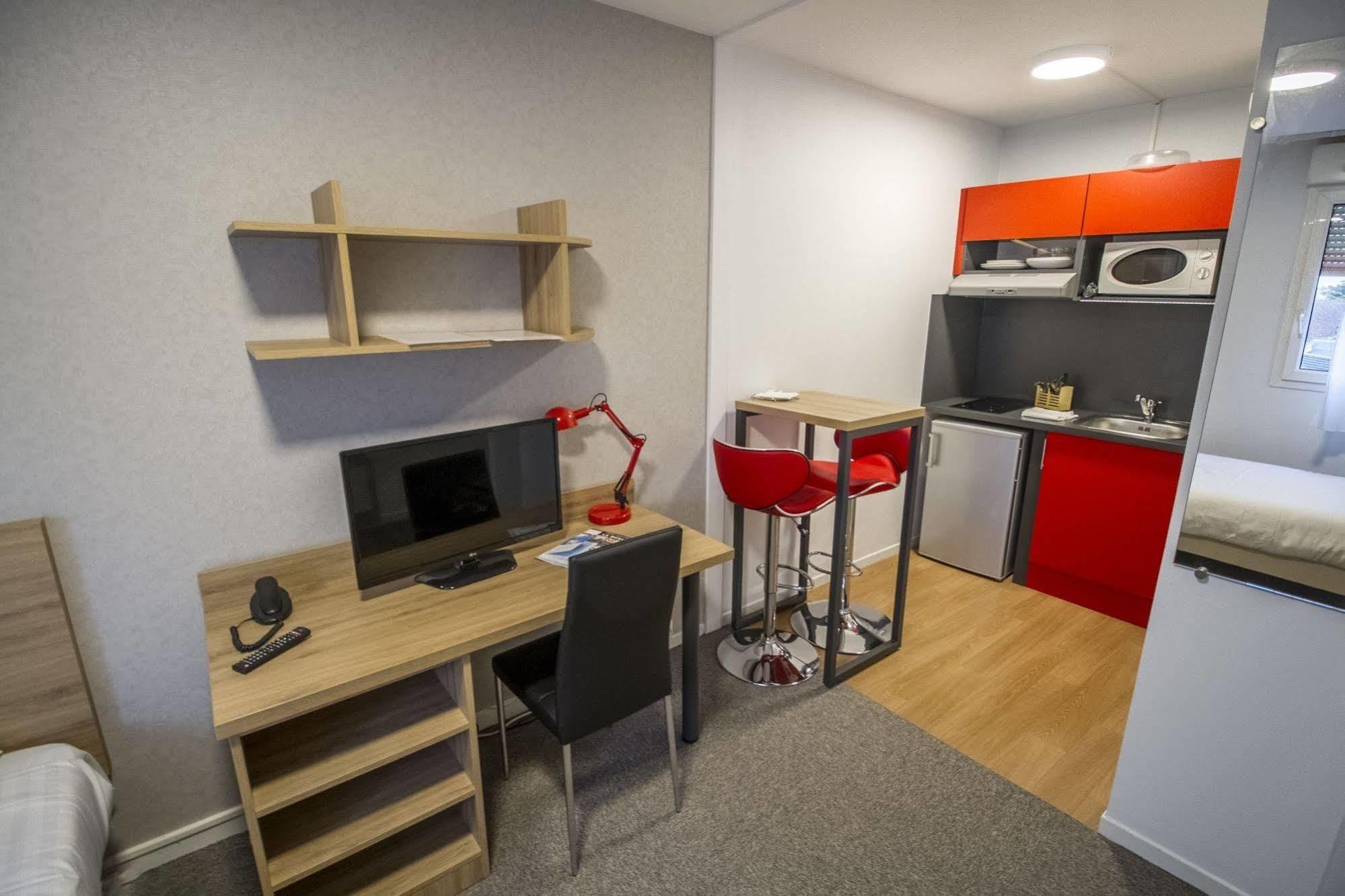 KOSY Appart'hôtel Le Champ De Mars Reims Buitenkant foto