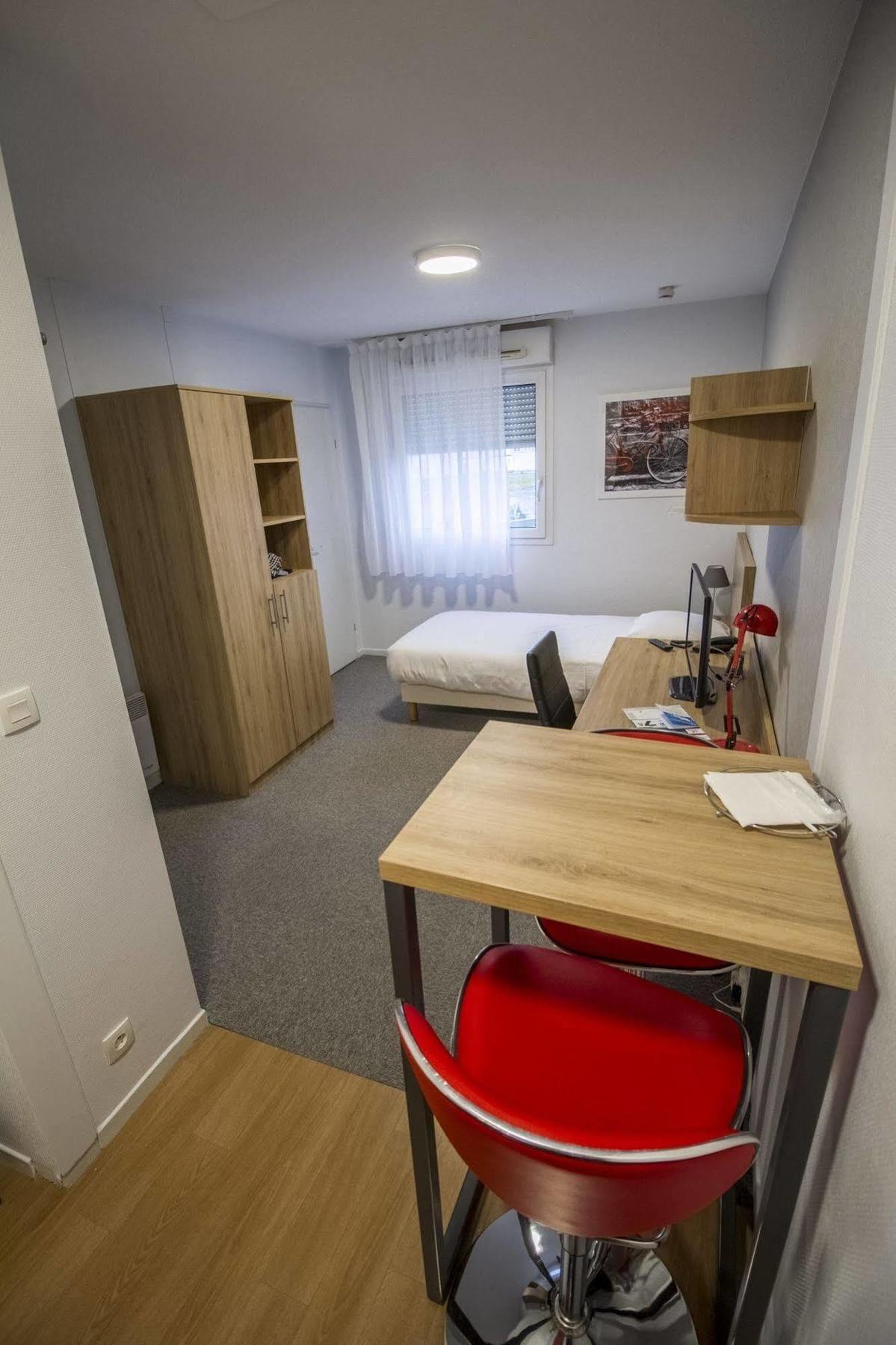 KOSY Appart'hôtel Le Champ De Mars Reims Buitenkant foto